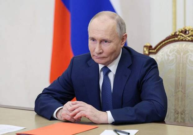 Несмотря на все обстоятельства, Владимир Путин уже давно не молодой политик, тот самый 48-летний, когда-то пришедший к власти.