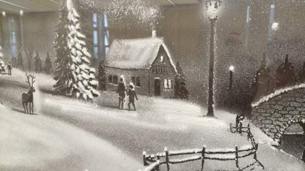 художник рисует на окнах новогодние картинки