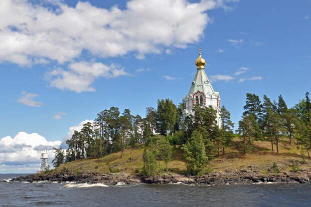 Одно из самых светлых мест России — остров Валаам с монастырским комплексом Одно из самых светлых мест России — остров Валаам с монастырским комплексом