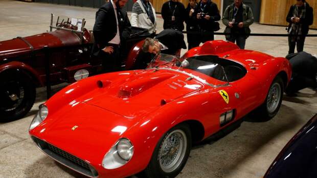 Ferrari 1957 года был продан за рекордные 32 миллиона евро Ferrari 1957 года был продан за рекордные 32 миллиона евро Scaglietti, ferrari, аукцион, олдтаймер, ретро автомобиль