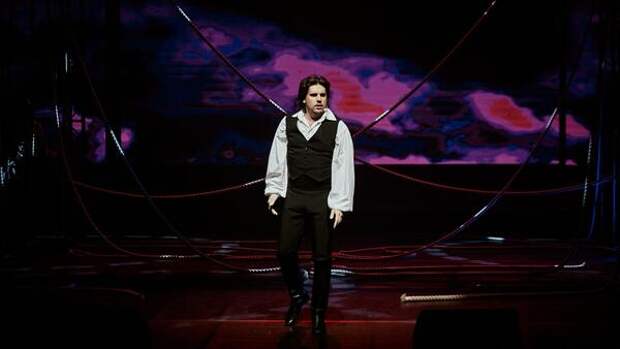 Рок-опера, чеховские страсти и комедии положений: мартовская афиша для взрослых