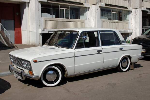 Подборка классических и тюнингованных автомобилей (72 фото)