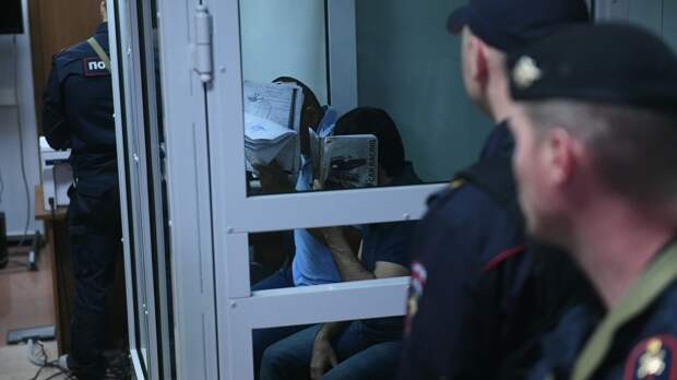 Приставания, свист и "Смерть урусам": Мигранты становятся хозяевами в России?