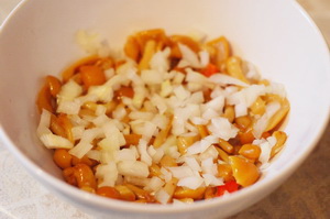 salat-marinovannyie-gribyi-pod-shuboy-7 (300x199, 58Kb)