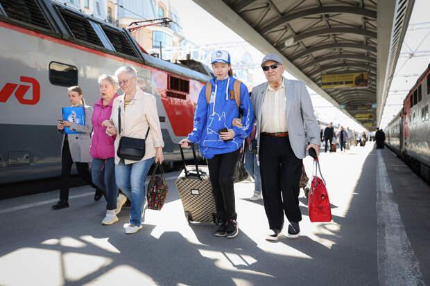 101-летний фронтовик из Ярославля приехал в Петербург, чтобы повидать своих родственников