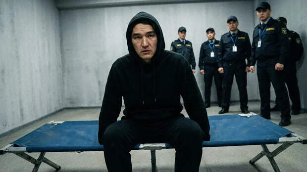 "Я что, Дракула?": Комик Сабуров на первом же концерте принялся подавать России сигналы