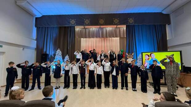 Посвящение октябрят и пионеров.