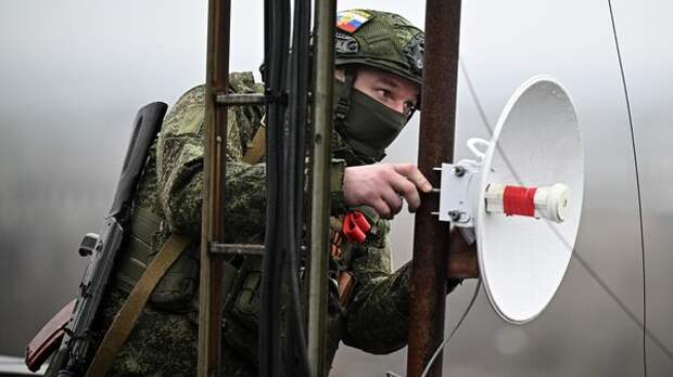 Садулаев: Украину нужно лишить военного интернета, а "Старлинки" — превратить в космический мусор