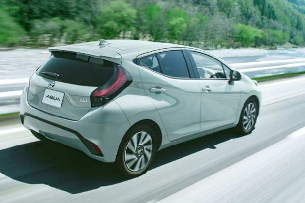 Toyota-Aqua-Hybrid-Япония-2021-Proauto-02