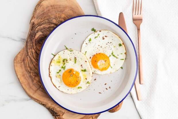 Завтрак за 10 минут: три блюда, которые спасают по утрам