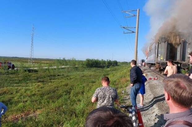 На Ямале подожгли пассажирский поезд во время движения