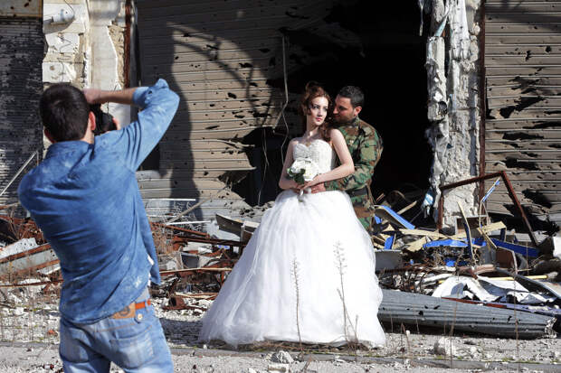 Сирийская пара сыграла свадьбу на руинах Хомса