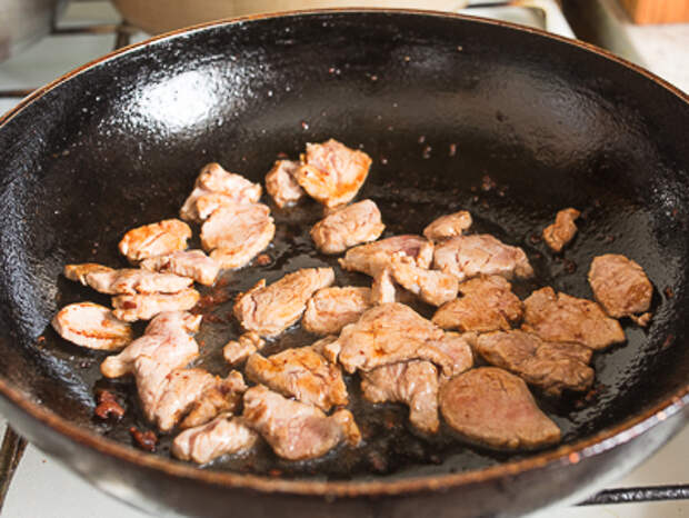Жарим мясо