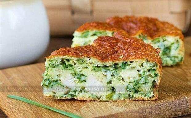 Вкусно-нежный пирог с зеленым луком, курицей и сырной корочкой