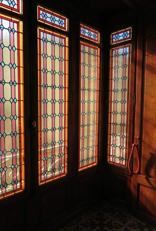 Витражная пленка: разновидности, выбор, наклеивание (55 фото)