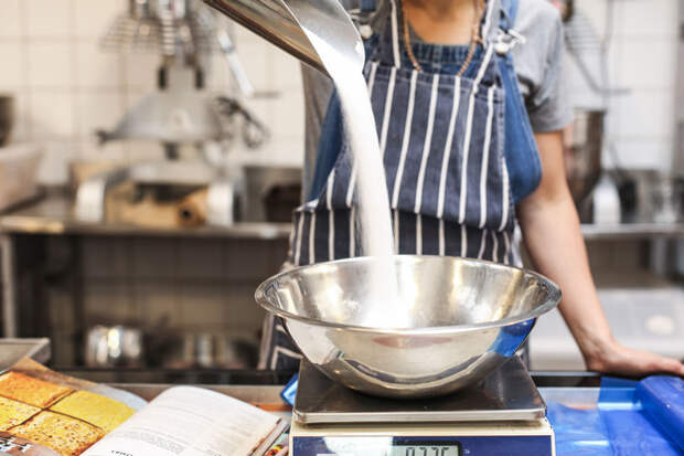 Firstly, make your meringue icebergs.
