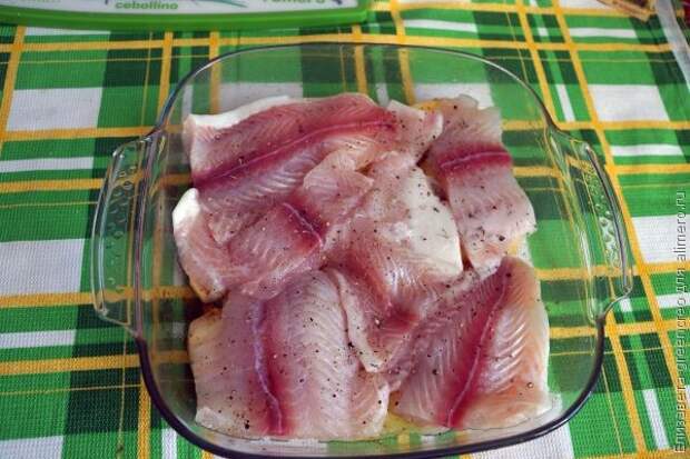 Филе пангасиуса, запеченное с картофелем и сыром Филе пангасиуса, запеченное с картофелем и сыром