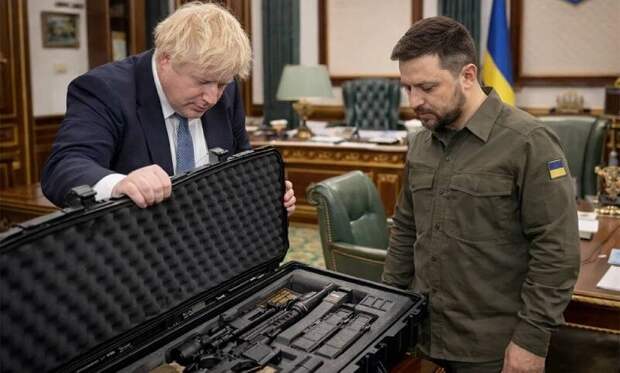 Преступник возвращается на место преступления: Борис Джонсон не к добру приехал в Киев