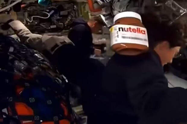 Паста Nutella попала на видео экипажа "Артемида-2" и стала популярной в сети