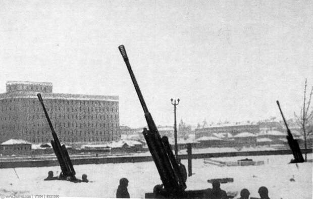 Зенитные орудия в Парке Горького. 1941, москва, прогулка