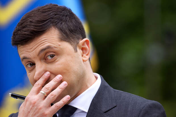 Мирошник: Зеленский готов нарядиться в юбку, лишь бы привлечь внимание Трампа