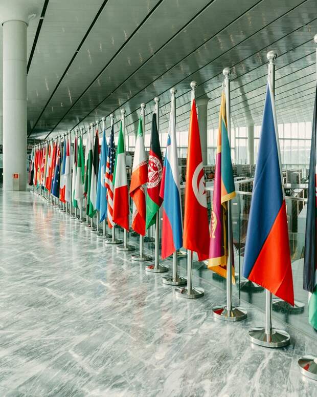 МИД России рекомендовал избегать поездок в недружественные страны