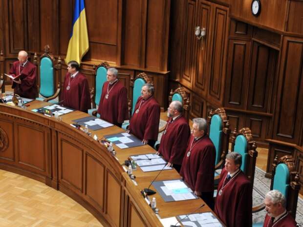 Конституционный суд Украины готовит решение о присоединении к России, — депутат