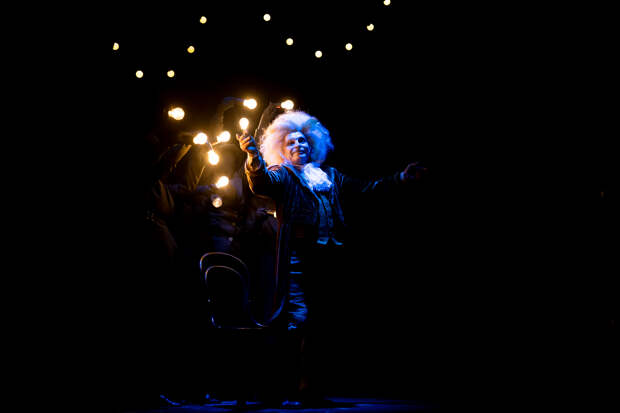 В поисках смысла: В Тверском театре кукол прошла философская премьера «Ночь во вселенной»