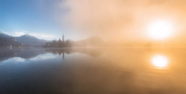 Рассвет на озере Блед в Словении