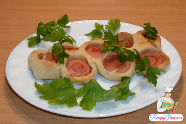 Фигурная выпечка с сосисками