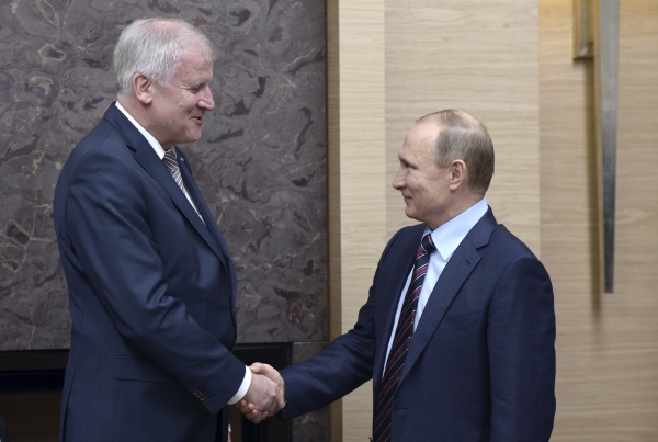 Путин поблагодарил премьера Баварии за стремление наладить отношения ЕС и России Путин поблагодарил премьера Баварии за стремление наладить отношения ЕС и России