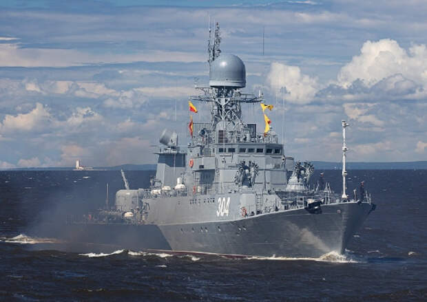 Противолодочный корабль Ленинградской ВМБ провёл артиллерийские стрельбы в Балтийском море