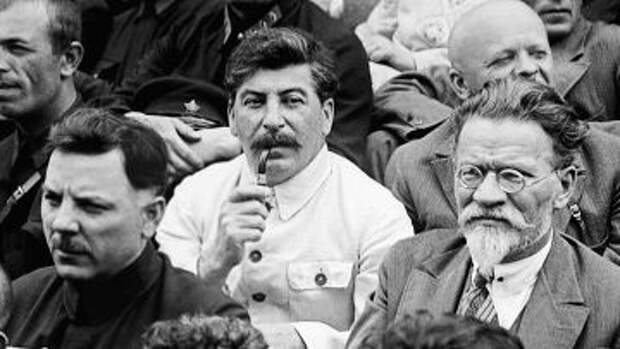 И.В.Сталин, М.И.Калинин, К.Е.Ворошилов на I-м съезде колхозников