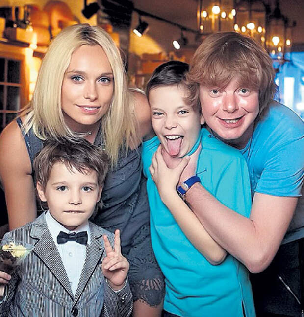 Андрей с семьёй: супругой Мариной и сыновьями - Темой и Иваном. Фото: Instagram.com