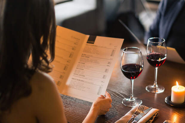 Эксперт Красильникова: свидание на 8 Марта стоит устраивать в тихом баре