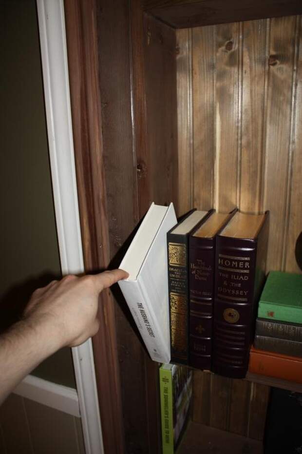 секретная дверь своими руками, дверь книжная полка, дверь в ванную книжный шкаф