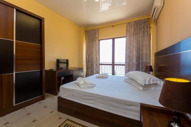 Номер отеля (фото https://www.booking.com/hotel/xa/pansionat-baghripsh.ru.html)