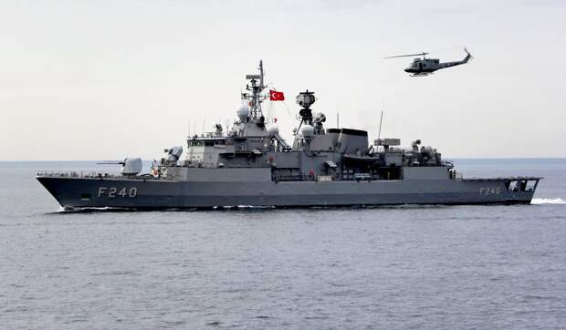 Янычары Эрдогана подбираются к крейсеру «Москва»