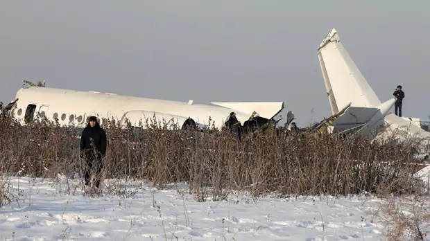 Авиакомпания назвала причину кренов самолёта перед падением в Алма-Ате