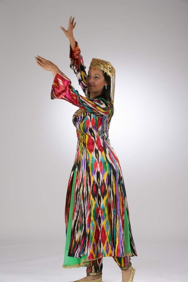 Женщины в узбекском платье
