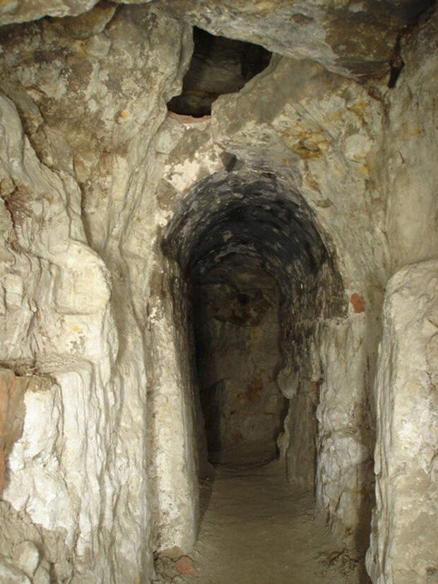 Дыра этажом выше. история, монахи, пещеры
