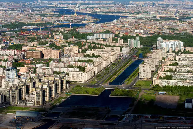 Река Смоленка и Новосмоленская набережная.