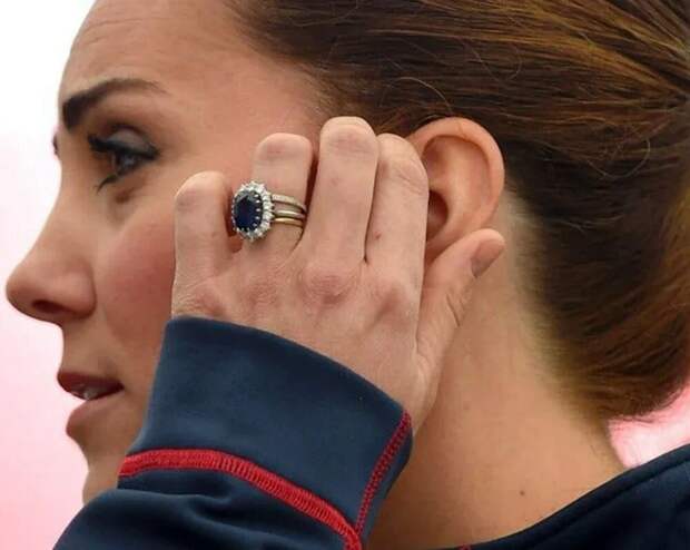 Помолвочное кольцо Дианы и Кейт с сапфиром