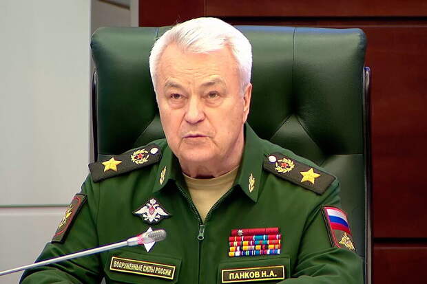 Одно из самых обсуждаемых событий последних дней: отставка Сергея Шойгу и назначение на должность министра обороны РФ Андрея Белоусова.-4