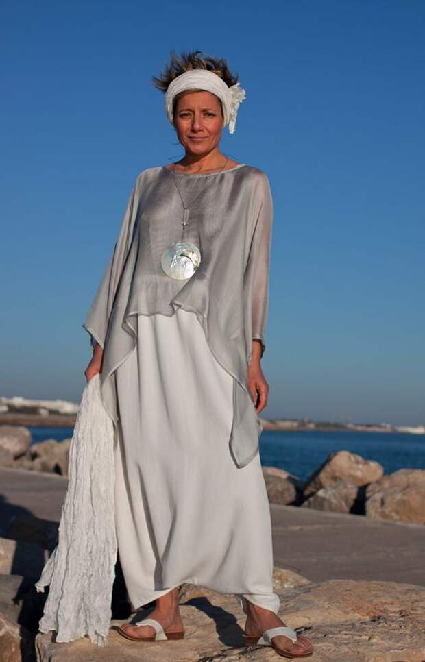 loose fit: Ice blue veil silk tunic and mixed linen harem pants.