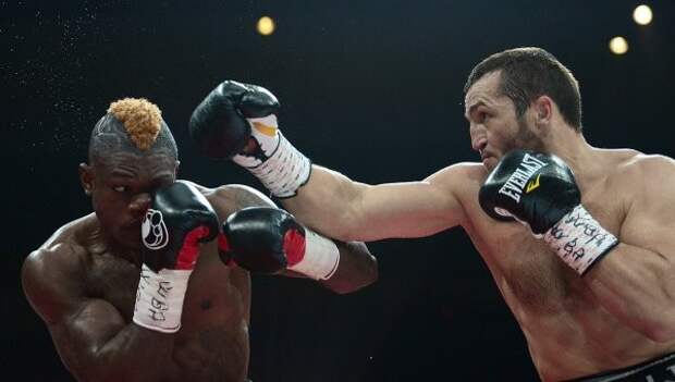 Денис Лебедев в бою с Йоури Каленга защитил звание чемпиона WBA