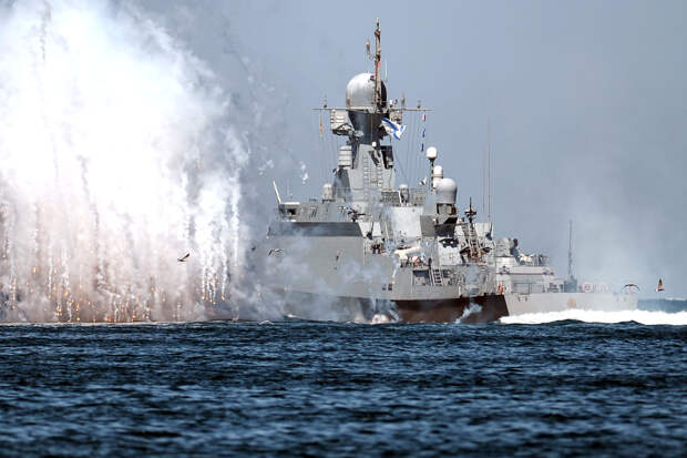 Военные корабли Северного флота России начали прибывать в главный порт Кубы