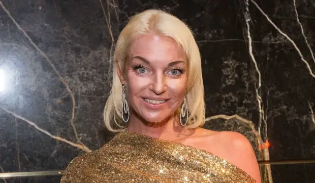 «Новый ухажер»: Меняющая мужиков Волочкова прилюдно показала ласки с грузином