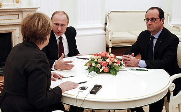 Путин, Олланд и Меркель договорились о переговорах с участием Порошенко Путин, Олланд и Меркель договорились о переговорах с участием Порошенко