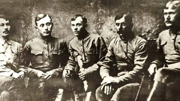 Штаб восстания, Антонов в центре